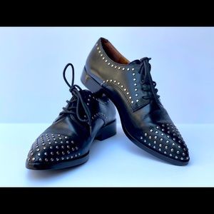 Frye Erica Stud Oxford size 6